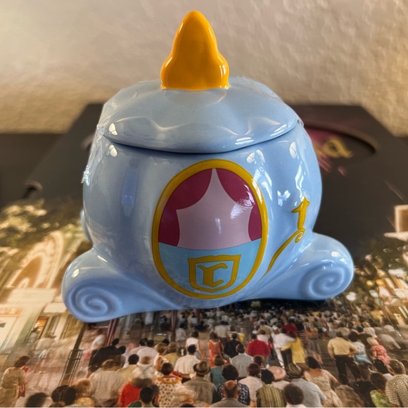 Rae Dunn Cinderella Carriage Sugar jar - Picture 1 of 6